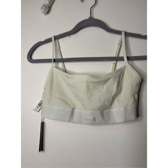 Skims Scoop Neck Bralette - Picture 3 of 8